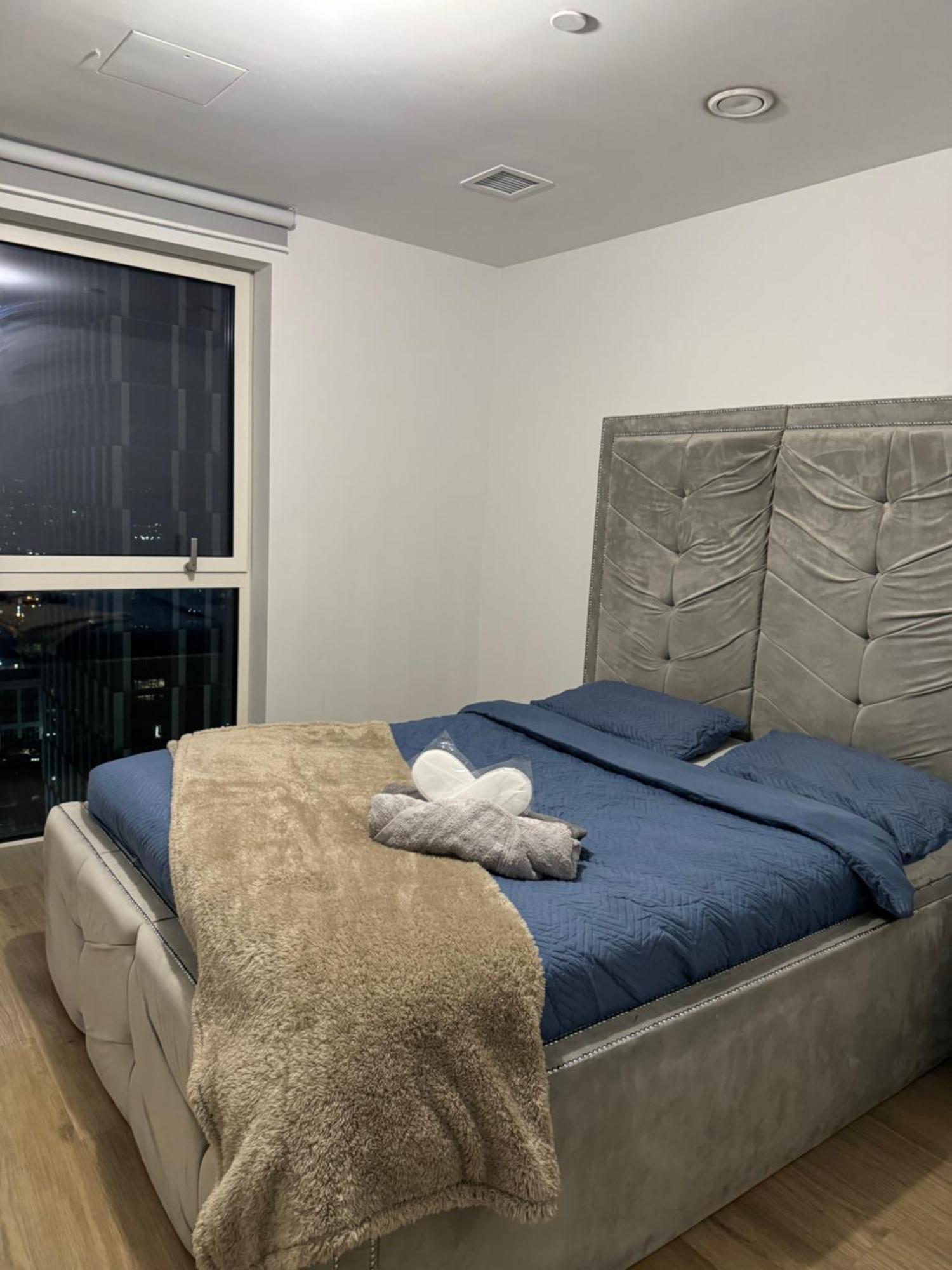 Appartamento Luxury Canary Wharf Apt- Skyline Views & Balcony Londra