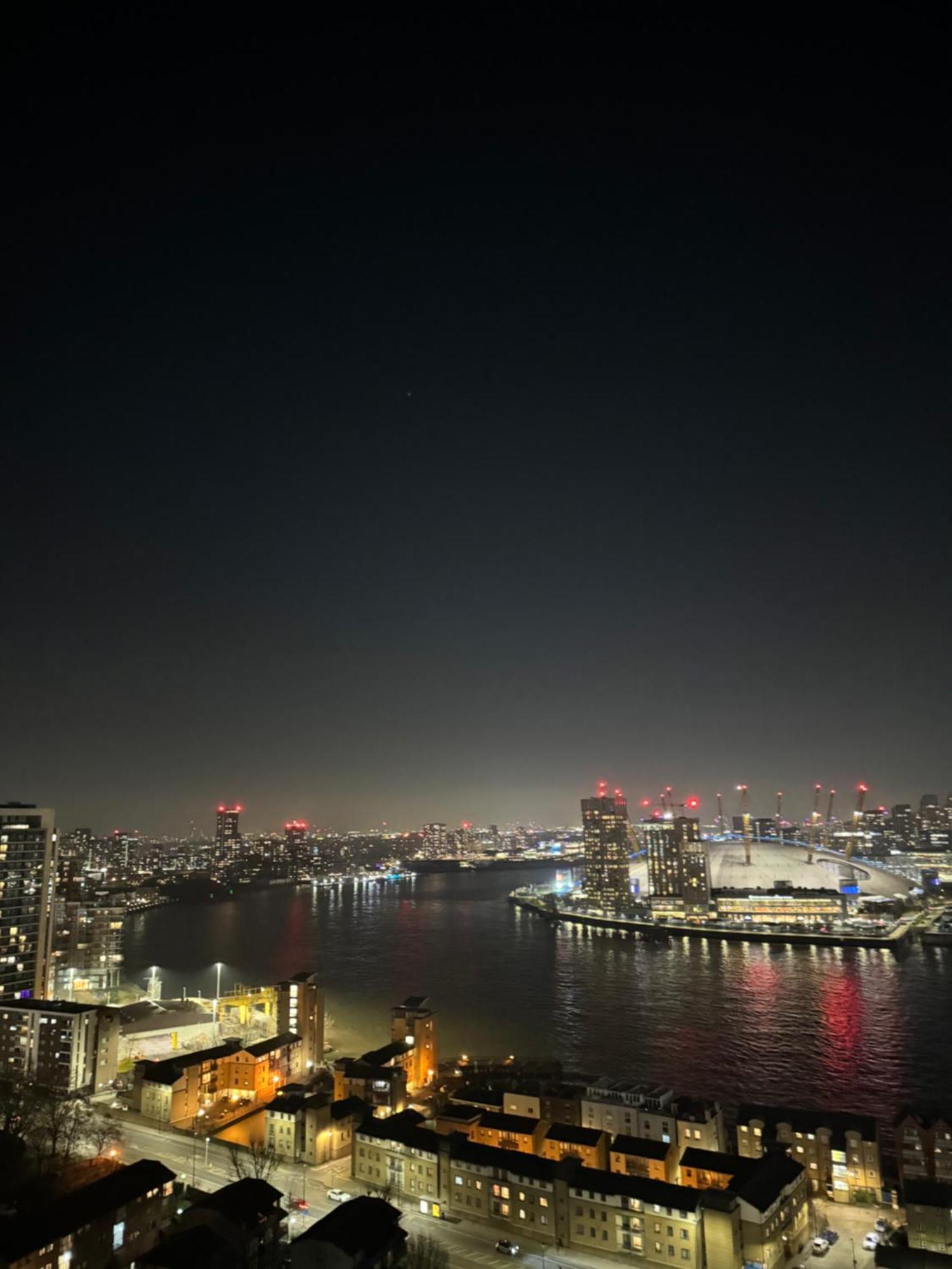 Luxury Canary Wharf Apt- Skyline Views & Balcony Appartamento Londra