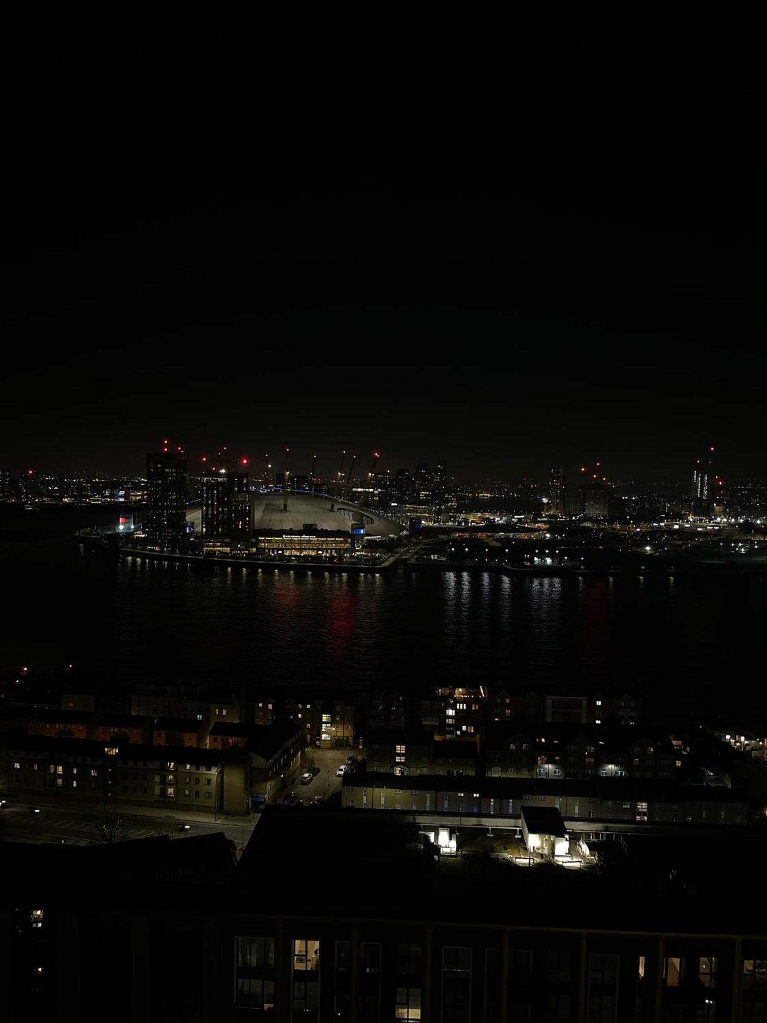 Luxury Canary Wharf Apt- Skyline Views & Balcony * Londra