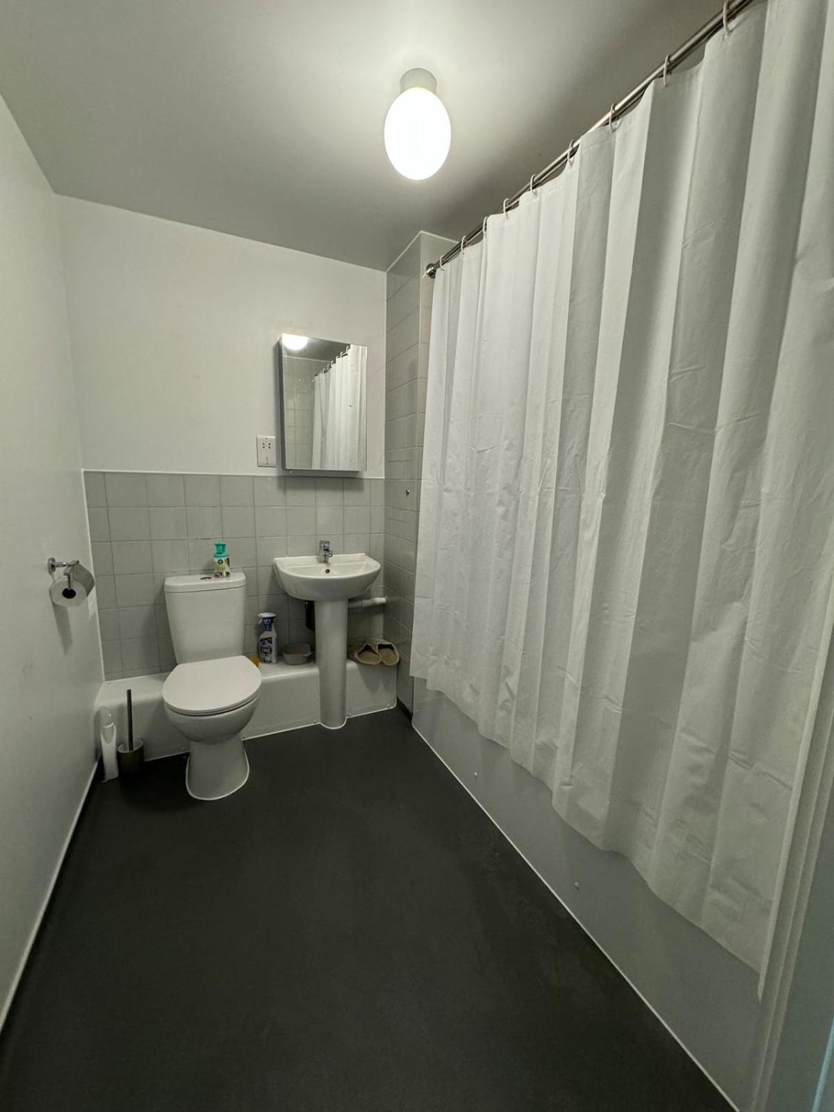 Luxury Canary Wharf Apt- Skyline Views & Balcony