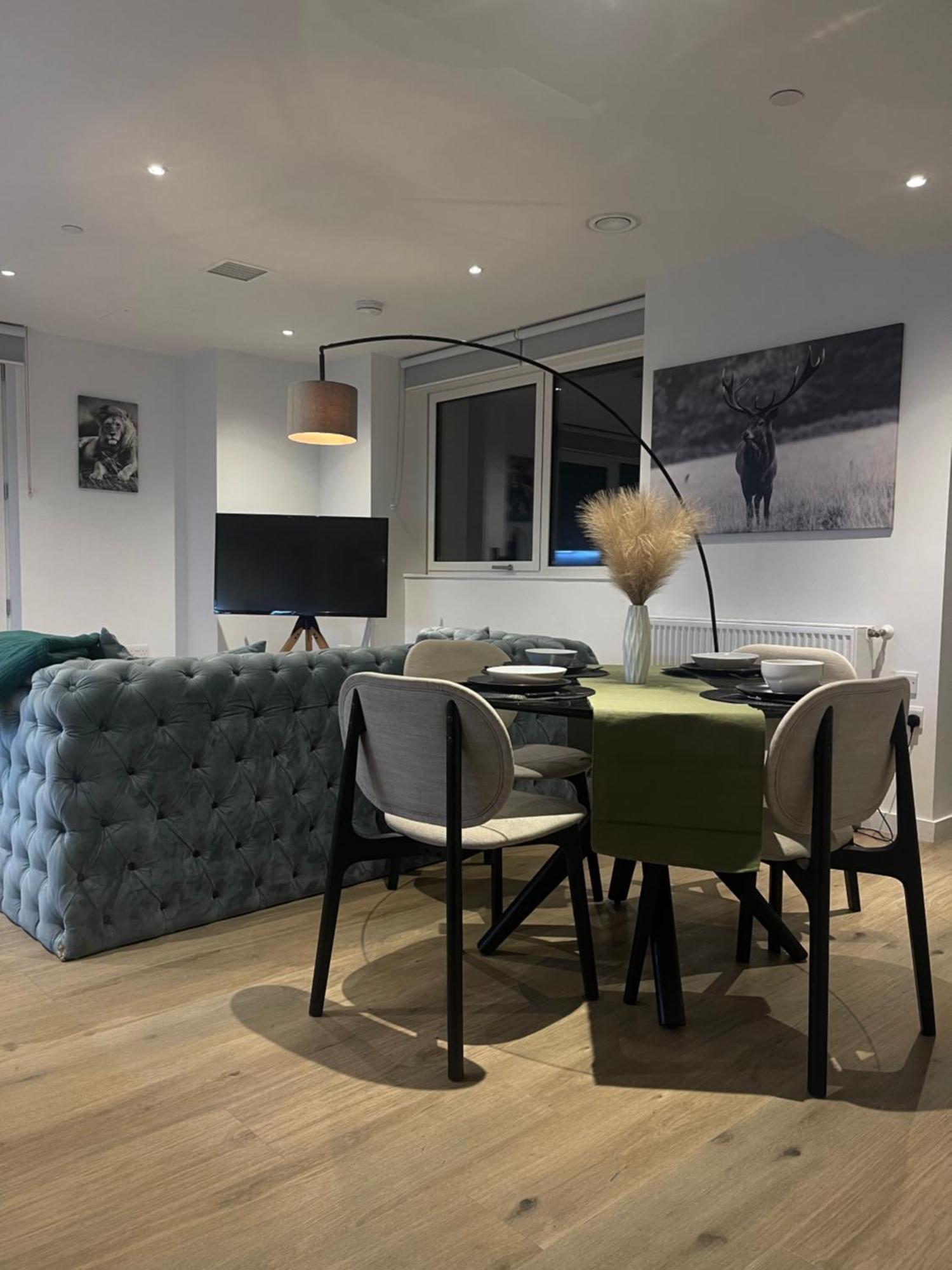 Luxury Canary Wharf Apt- Skyline Views & Balcony Appartamento *