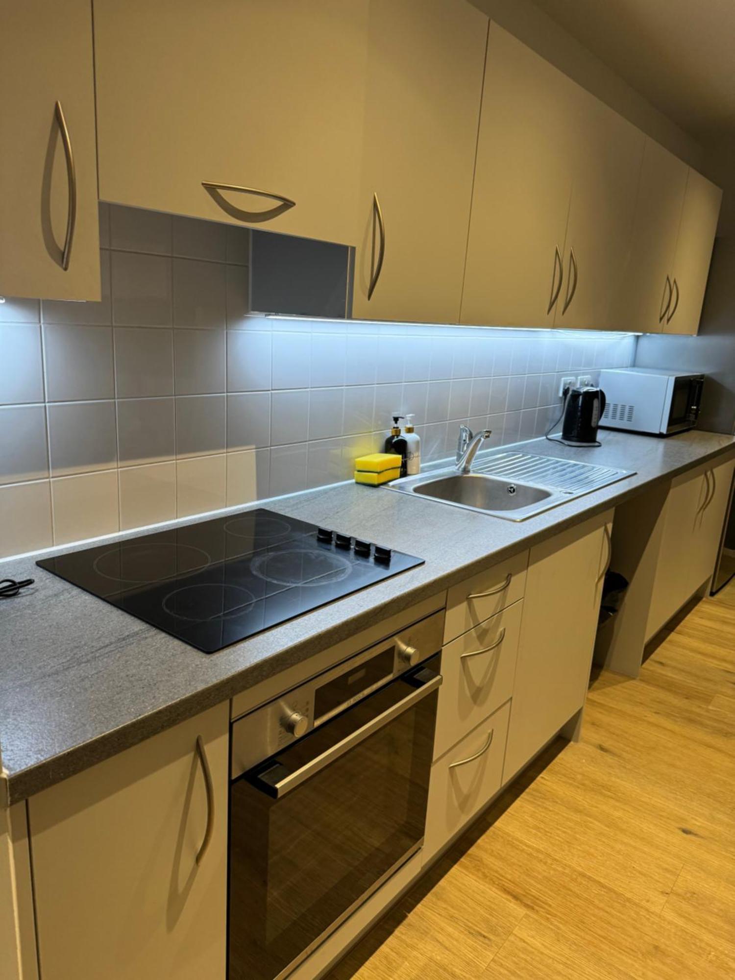 Apartment Luxury Canary Wharf Apt- Skyline Views & Balcony *